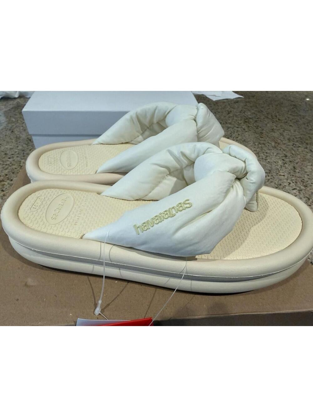NIB Havaianas Over Puffed Knot Sandals Sold Out Cream 7/8